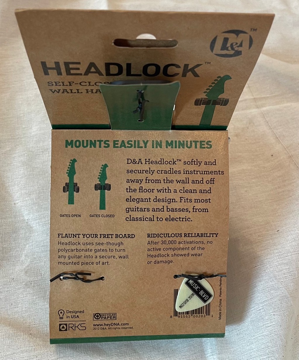 D&A Guitar Gear Headlock Guitar Wall Hanger Black