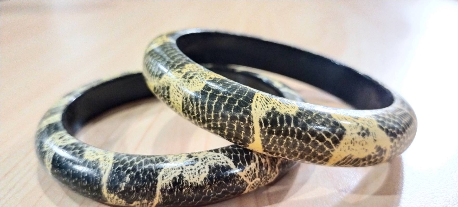 กำไลแขนงานไม้ คละแบบคละลาย ราคาส่ง