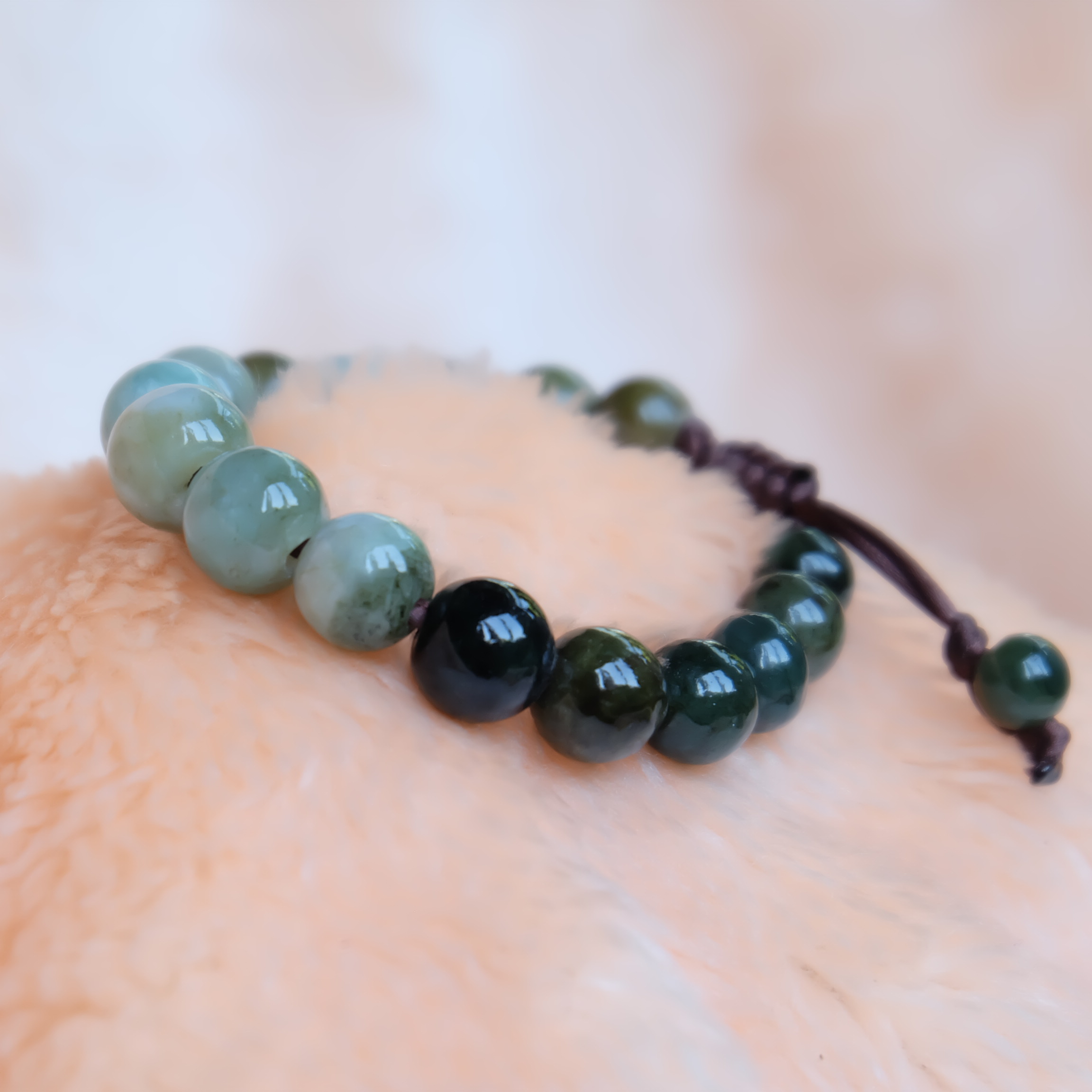 สร้อยข้อมือลูกปัดหยกแท้ 9-11 มิล หยกแท้ หยกพม่า หยกคละสี เชือกดึง รอบข้อมือ 15-16 ซม. มีรอย