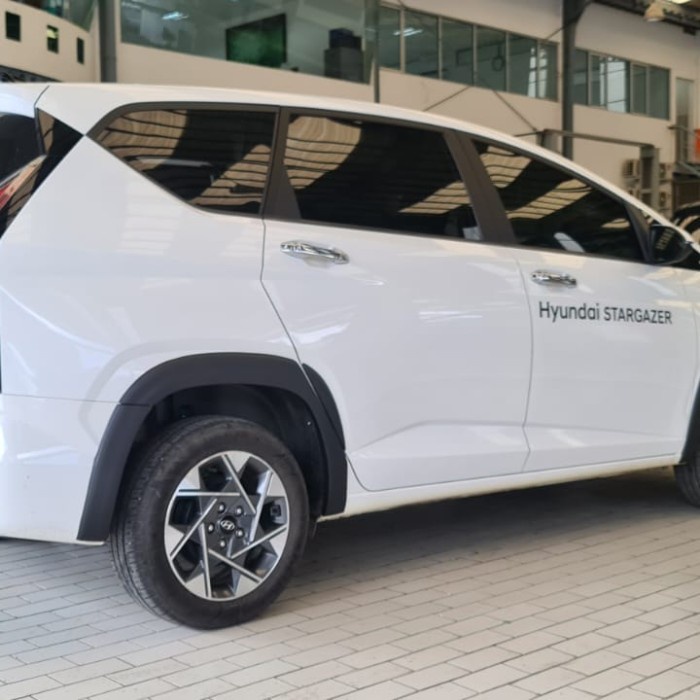 ซุ้มล้อ พรีเมียม HYUNDAI STARGAZER