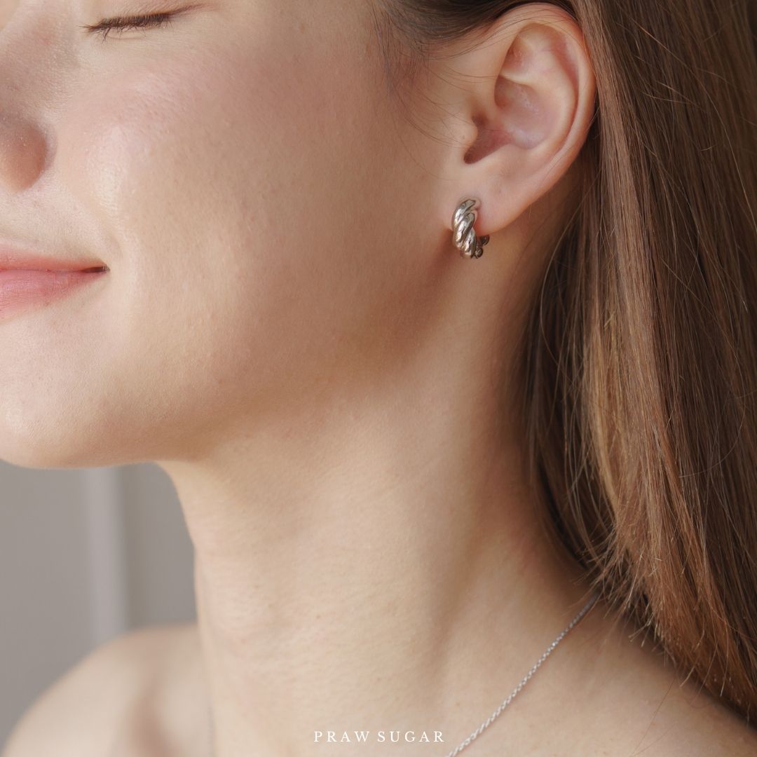 Mid Spiral Hoop Earrings - ต่างหูเกลียวห่วงไซส์ขนาดกลาง (ก้านต่างหูเงินแท้)