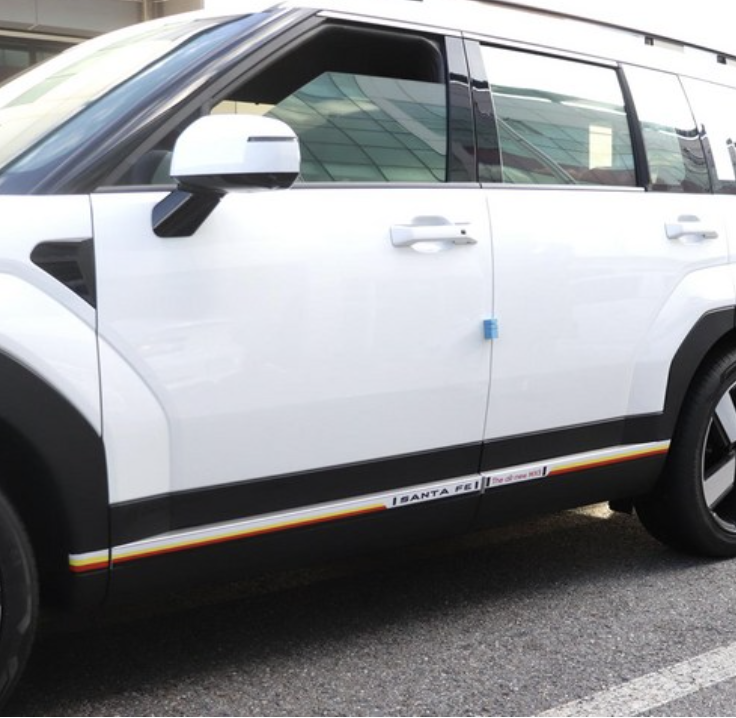 สติกเกอร์ตกแต่งกันชนประตูล่างรถยนต์ Hyundai SANTA FE Hybrid ฮุนได ซานตา เฟ่