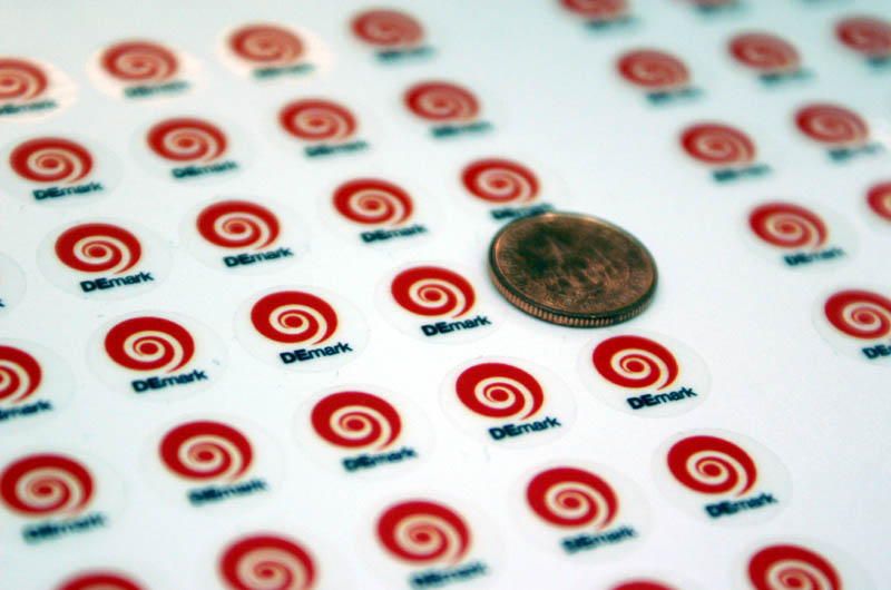 รับทำสติ๊กเกอร์ติดสินค้า ฉลากขนม สติ๊กเกอร์หมู่บ้าน เครื่องสำอาง (Diecut Sticker)