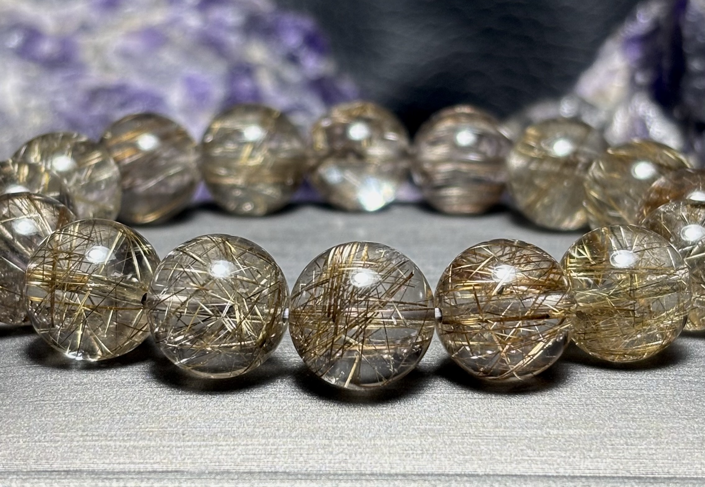 ข้อมือหิน ไหมเงิน