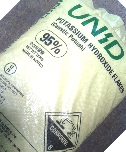 ด่างเข้มข้น (KOH) 25กก./กส.