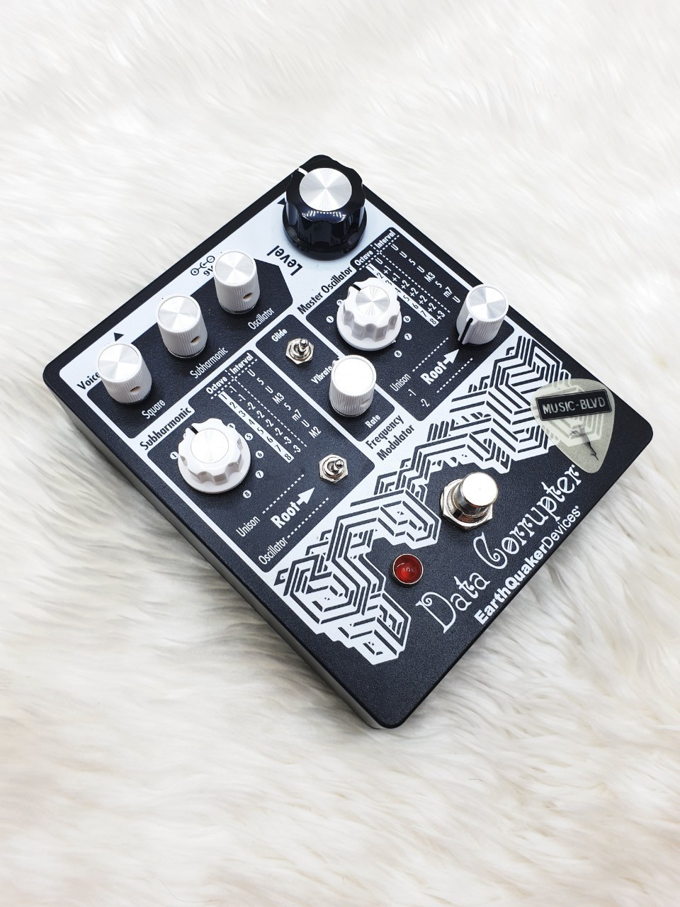 EarthQuaker Devices Data Corrupter Modulated Monophonic PLL Harmonizer