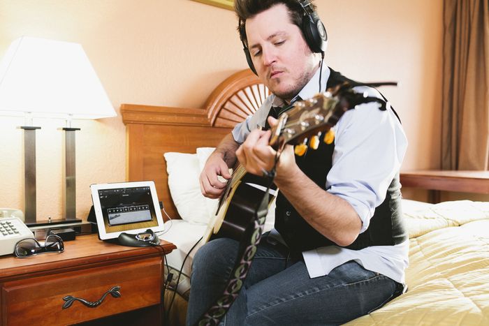 Griffin StudioConnect Audio and MIDI + Charging Dock for iPad