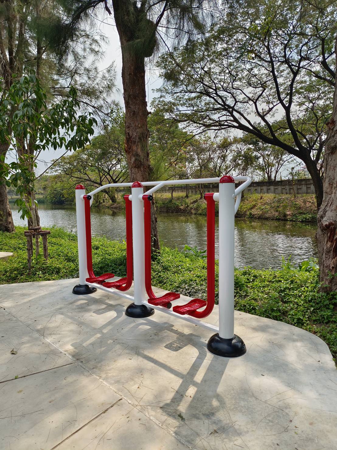 เครื่องบริหารขา-สะโพก (แบบเดินสลับเท้า 3 ชุด) เครื่องออกกำลังกาย, กลางแจ้ง, ลานกีฬา, อเนกประสงค์, สนามกีฬา สั่งผลิต7-15วัน