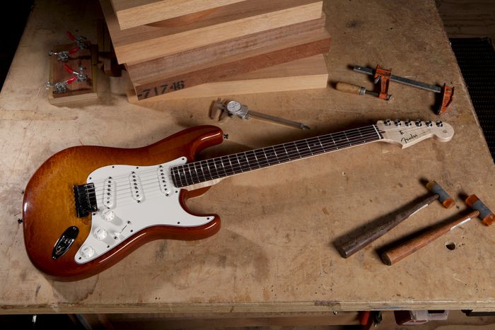 Fender Custom Shop 2012 Custom Deluxe Stratocaster Electric Guitar