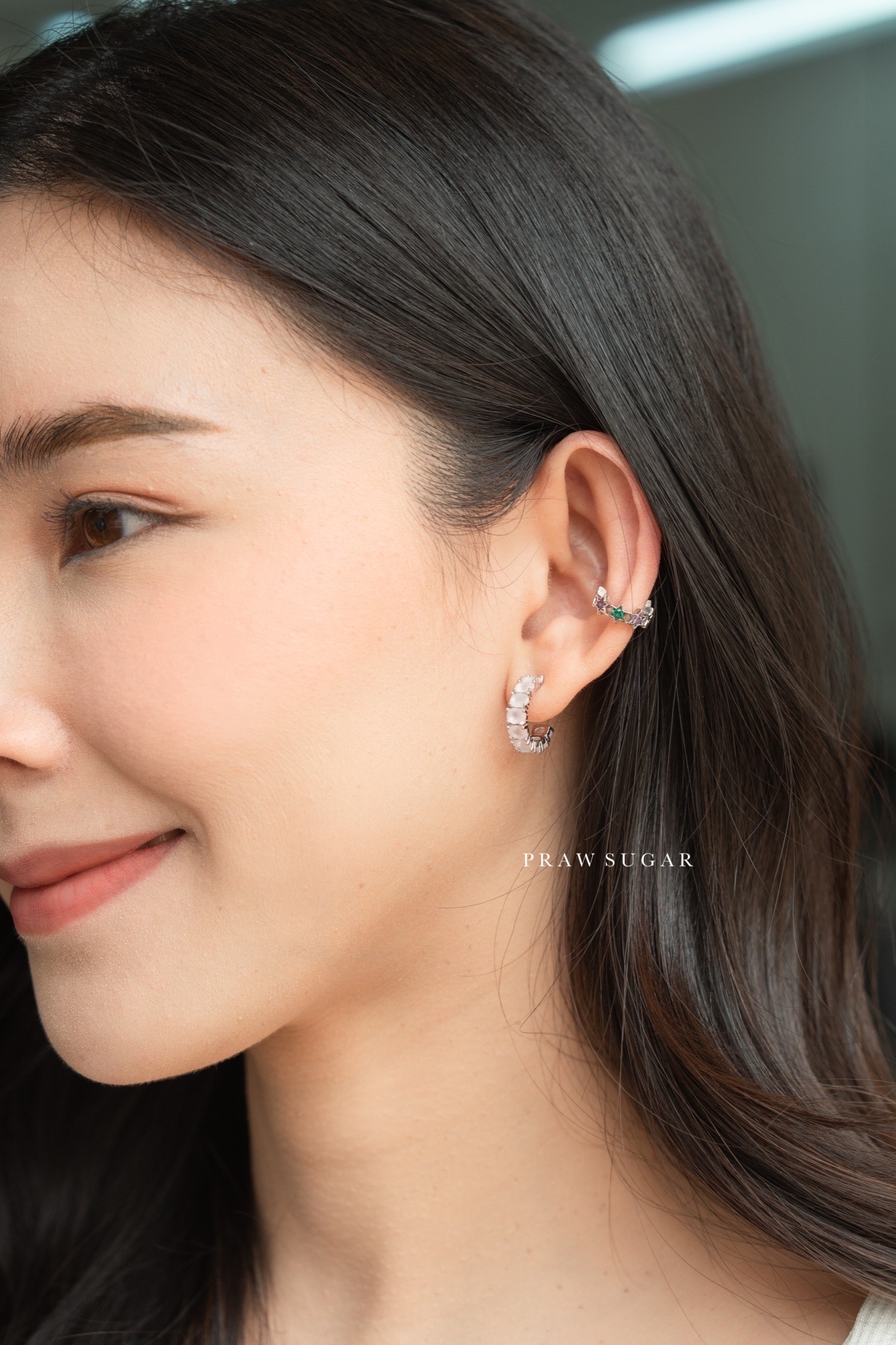 Oval-Opal Hoop Earrings - ต่างหูทรงครึ่งห่วงคริสตัลโทนโอปอลทรงรี (มี 3 สี)(ก้านเป็นเงินแท้)