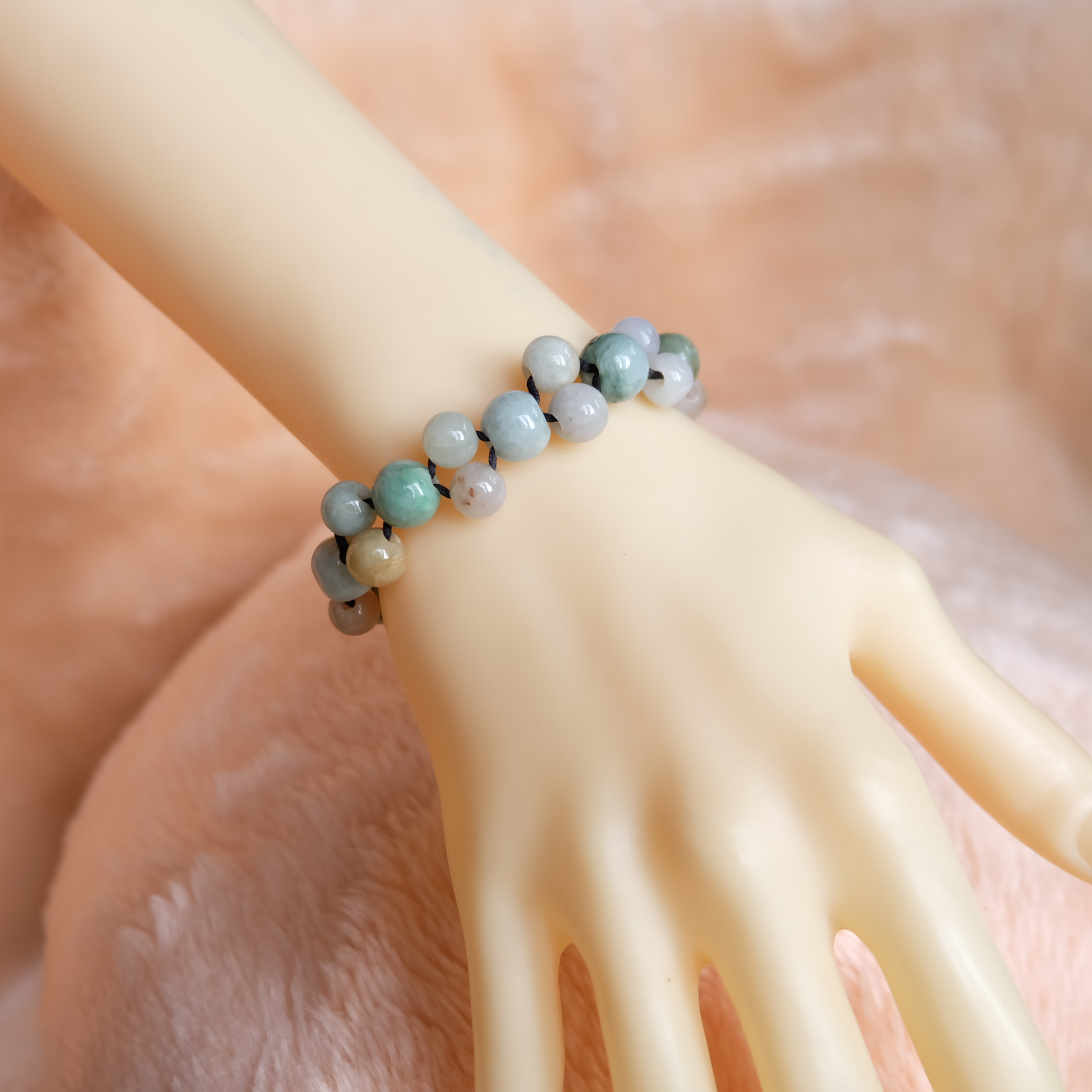 สร้อยข้อมือเชือกถักลูกปัดหยกแท้คละสี ราคาพิเศษ รอบข้อมือ 15-17 เซนติเมตร