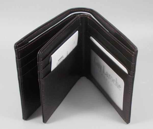 กระเป๋าสตางค์ Guy Laroche ดาร์คช็อคโกแลต ใหม่ แท้