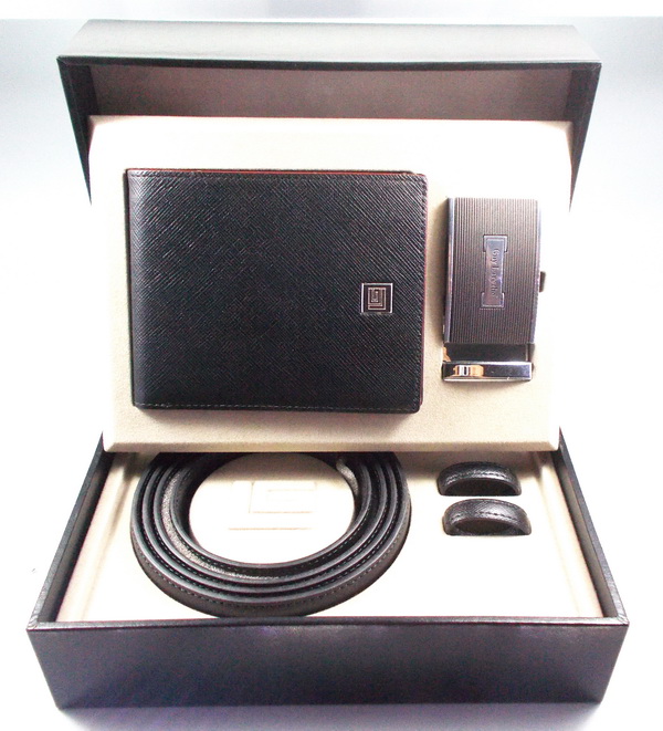 เซตกระเป๋าสตางค์ และ เข็มขัด Guy Laroche ดำ ใหม่ แท้