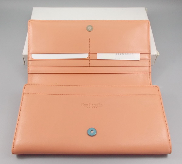 กระเป่าสตางค์ Guy Laroche พีช ใหม่ แท้