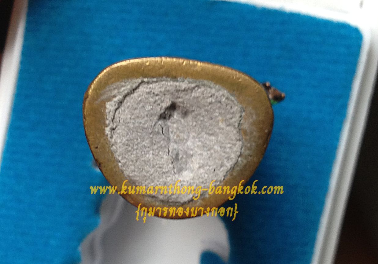 กุมารไกรทองอุ้มไก่ ขนาด 1 นิ้ว เนื้อชนวนโลหะอาถรรพ์ หลวงปู่แย้ม วัดสามง่าม จ.นครปฐม (รุ่นสร้างอุโบสถวัดเขาช่องกลิ้งช่องกรด) (โชว์)