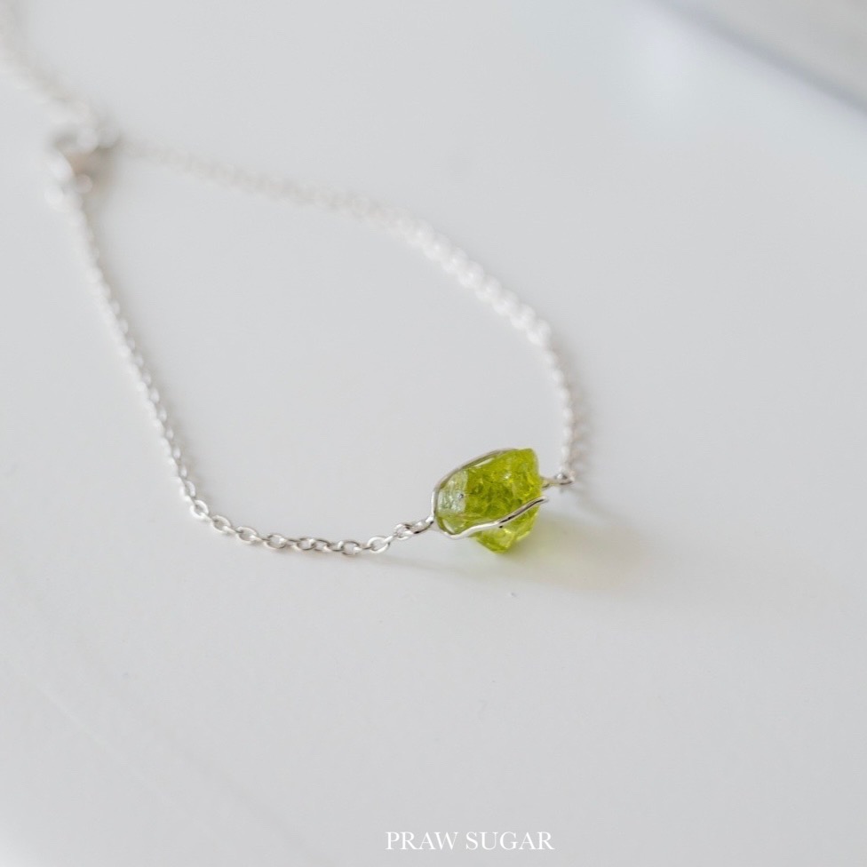 สร้อยข้อมือหินธรรมชาติเพอริดอท - Peridot Bracelet (เรือนเป็นเงินแท้)