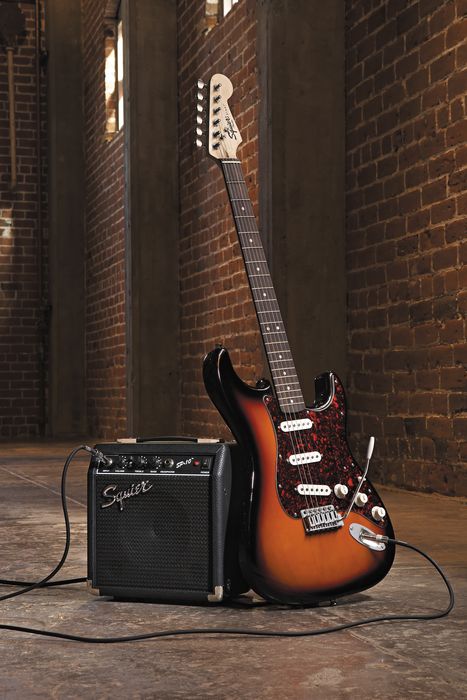 Fender SE Special Strat with Squier SP-10 Amp Value Pack