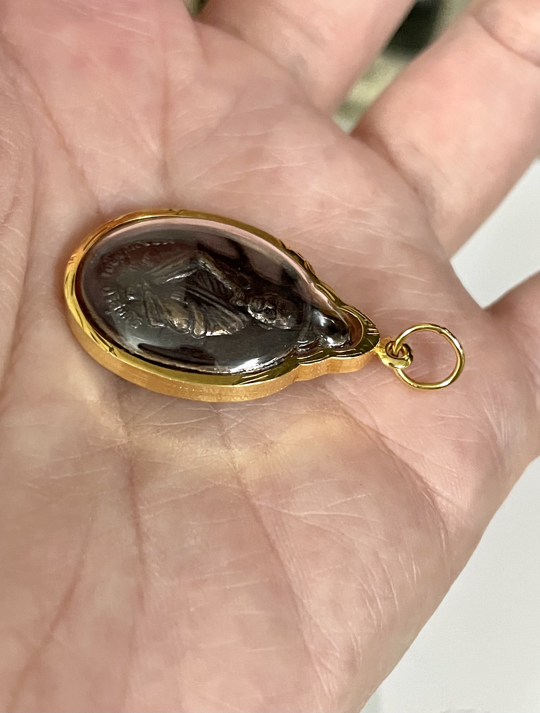 จี้พระหลวงพ่อคูณ รุ่นรวยไม่เลิก ปี 37