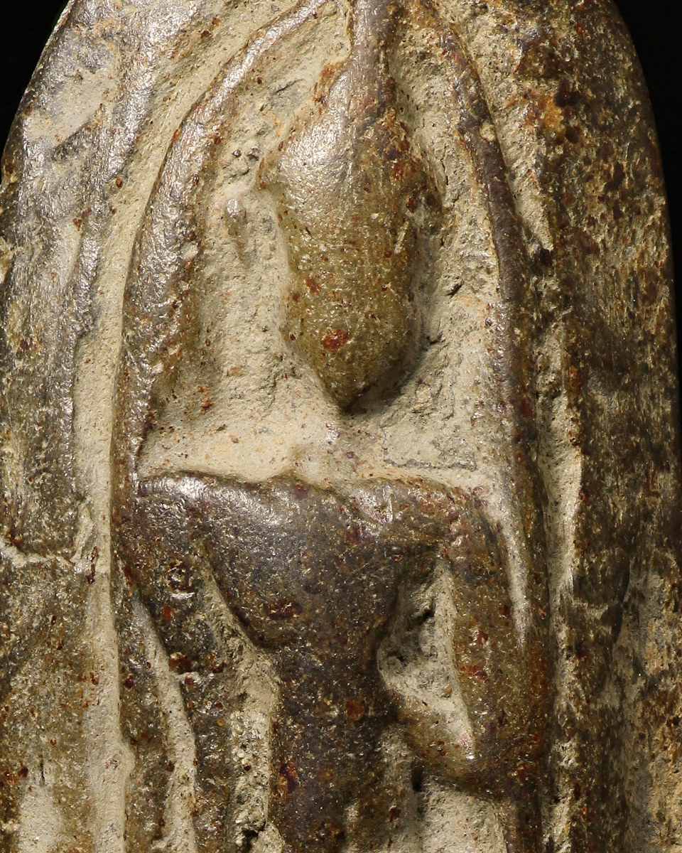 พระกำแพงลีลาเม็ดขนุน จ.กำแพงเพชร