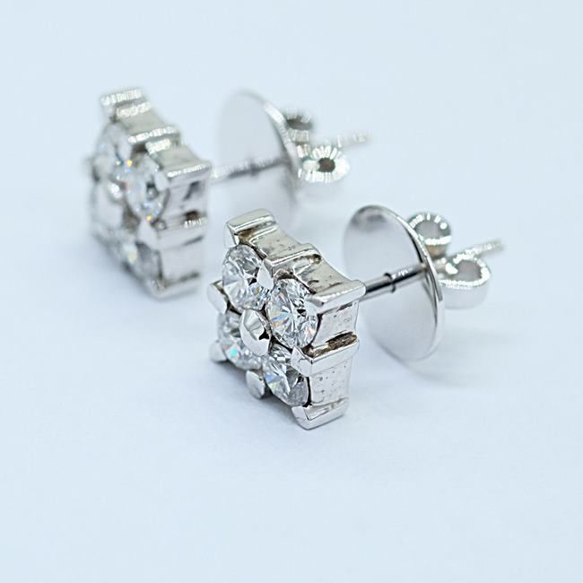 ต่างหูเพชรแท้เม็ดละ25ตัง ประกบข้างละ4เม็ด ตัวเรือนทอง18K ต่างหูหน้าใหญ่