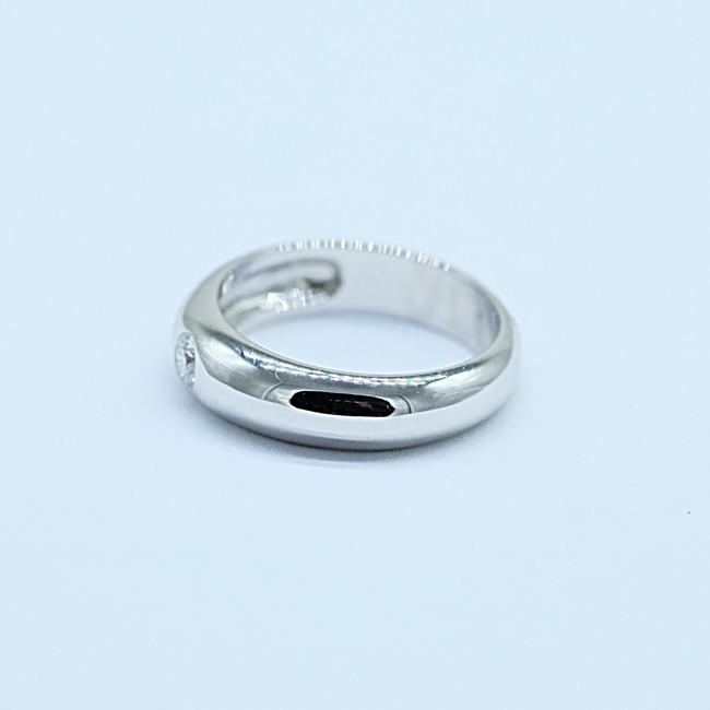 แหวนเพชรทรงปอกมีดฝังเพชร1เม็ดสำหรับสุภาพสตรีครับ