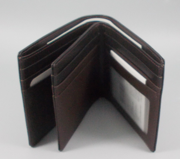 กระเป่าสตางค์ Guy Laroche ดาร์คช็อคโกแลต ใหม่ แท้