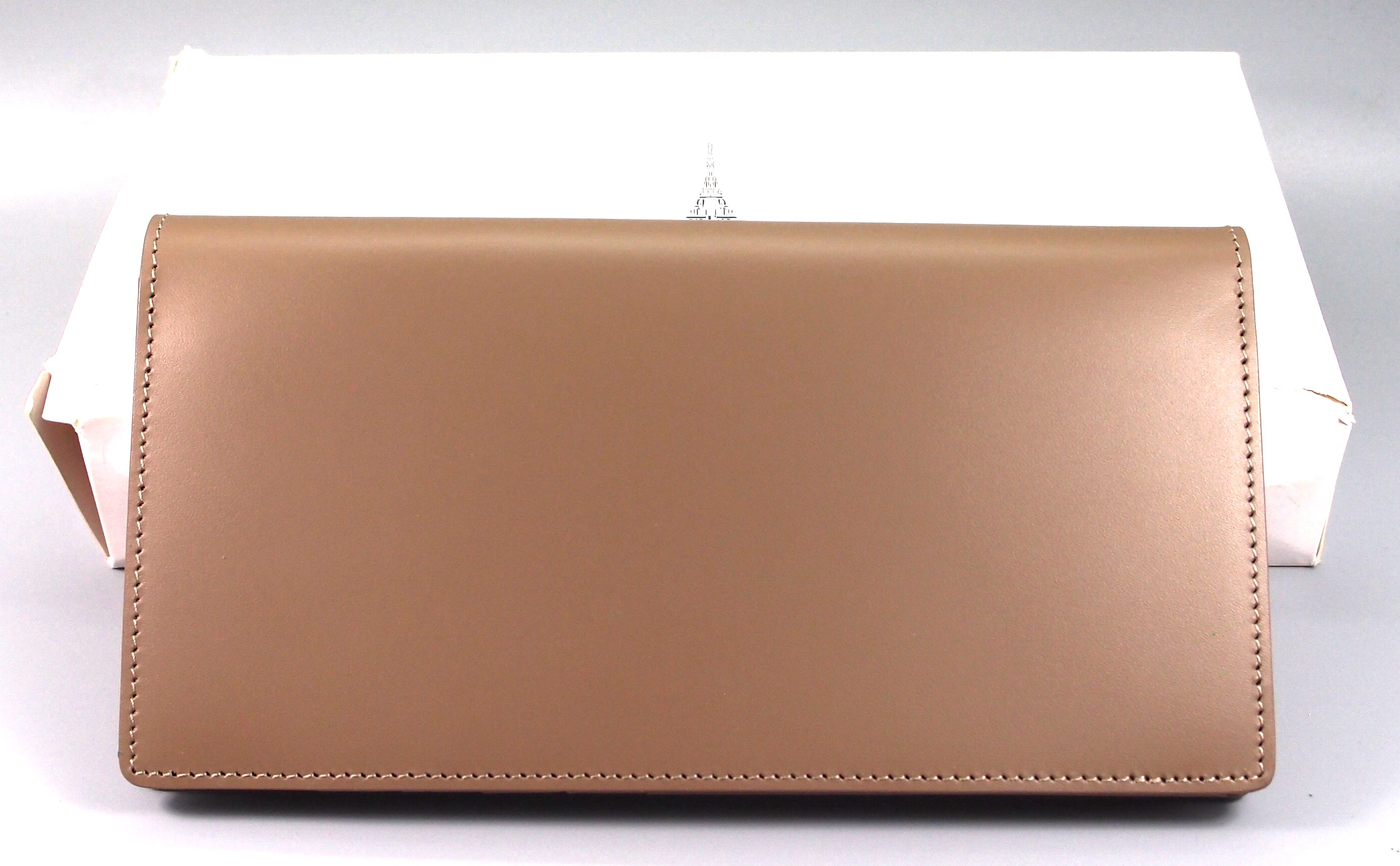 กระเป๋าสตางค์ Guy Laroche เบจ ใหม่ แท้ (ไม่มีกล่อง)