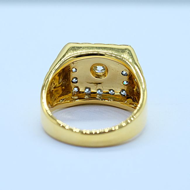 แหวนเพชรหน้ากว้างเพชรเม็ดเดี่ยวไซส์65ตัง ตัวเรือนทอง18K ล้อมเพชร1ชั้น