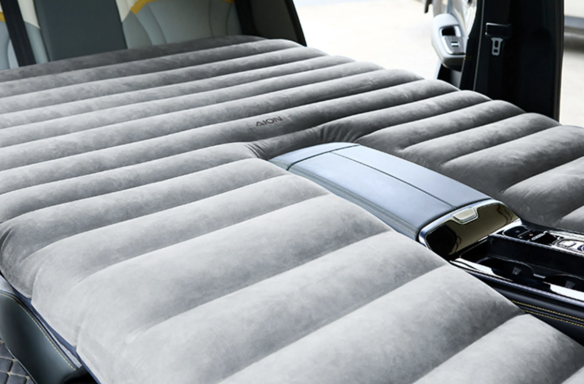 GAC Aion Y Plus ที่นอนเป่าลม ใช้ในรถยนต์เนื้อผ้ากำมะหยี่ให้สัมพัสสบาย ใช้กับเต็นท์ฟิตนิหรือเป็นเตียงเด็กได้ สะดวกในการพบพาไปข้างนอก คุณภาพดีทนทาน