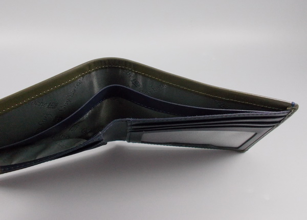 กระเป่าสตางค์ Guy Laroche เขียวทหาร-กรม ใหม่ แท้