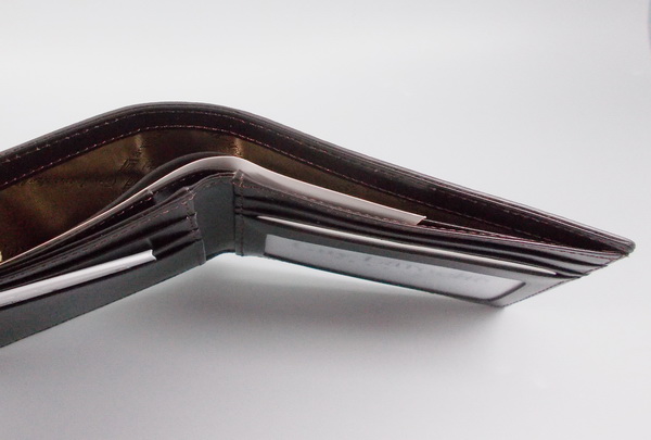 กระเป๋าสตางค์ Guy Laroche ดาร์คช็อคโกแลต ใหม่ แท้