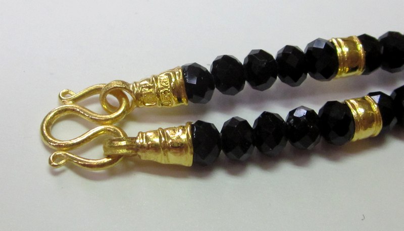 สร้อยคอคริสตัลนิลดำ คั่นทองแท้ 96.5% (ทองครึ่งสลึง)