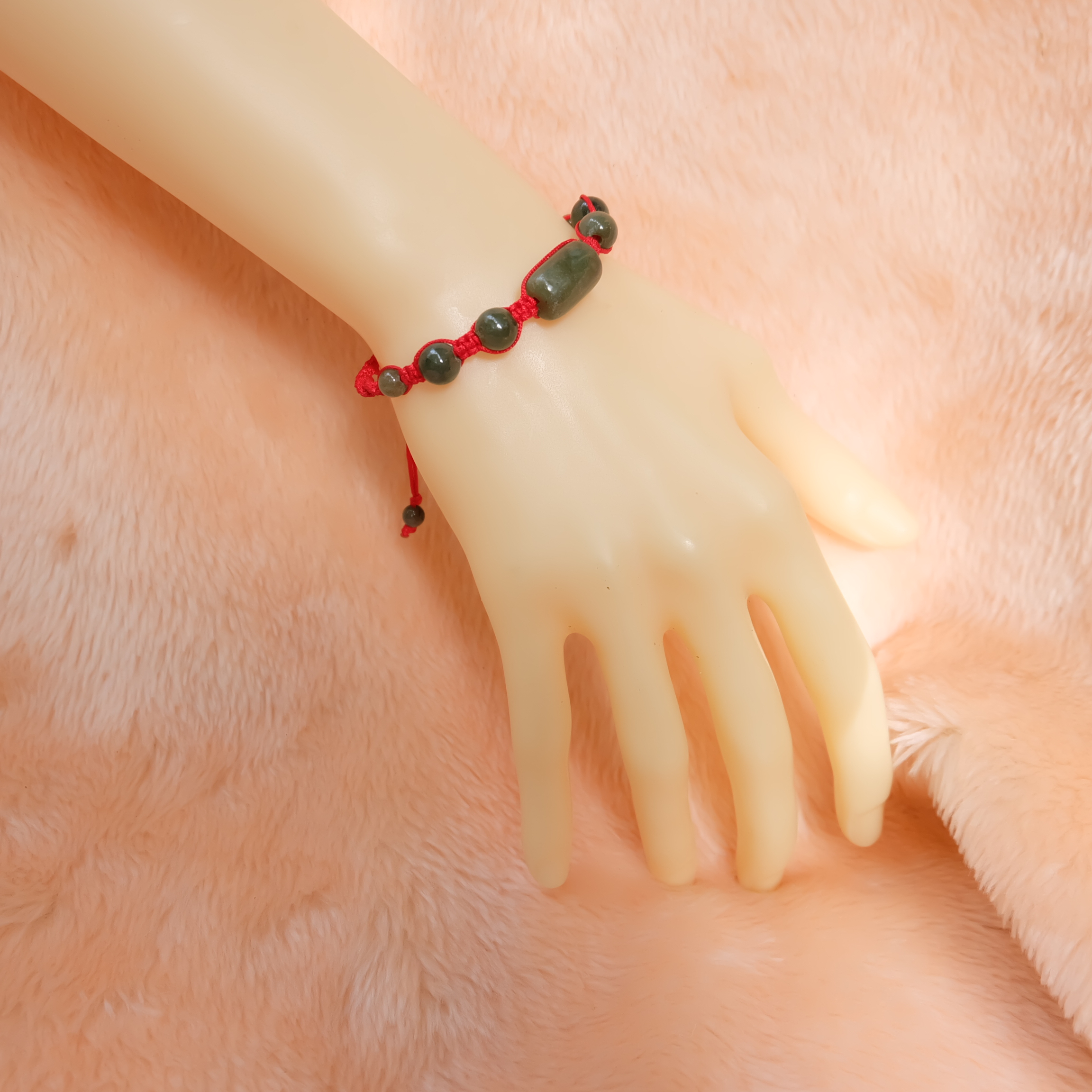 สร้อยข้อมือเชือกถัก ลูกปัดหยกแท้ หยกสีเขียว หยกพม่า หยกเจไดต์