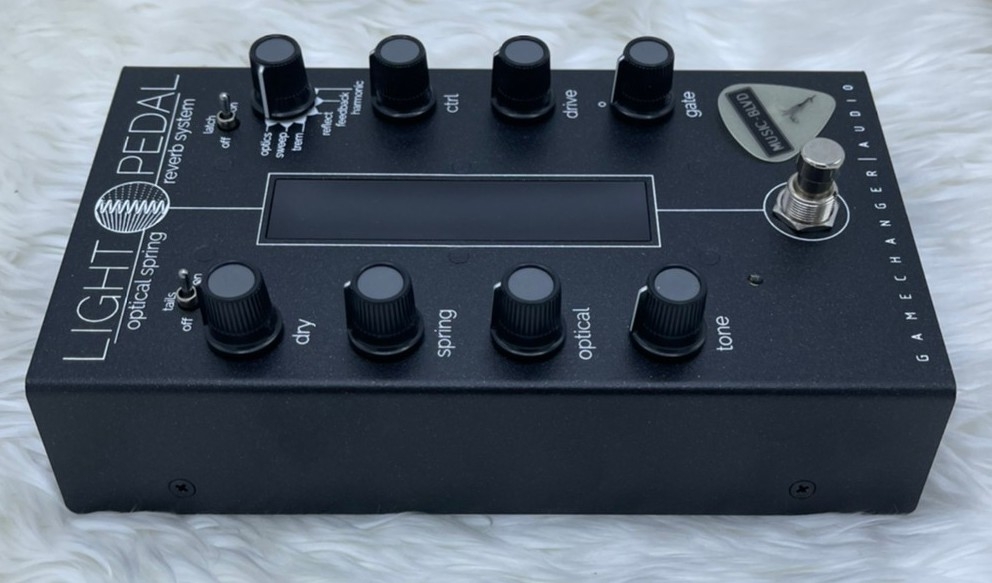 GAMECHANGER AUDIO LIGHT PEDAL OPTICAL SPRING REVERB SYSTEM