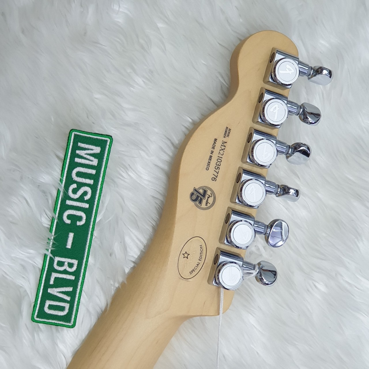 Fender Deluxe Telecaster Thinline - Candy Apple Red with Maple Fingerboard