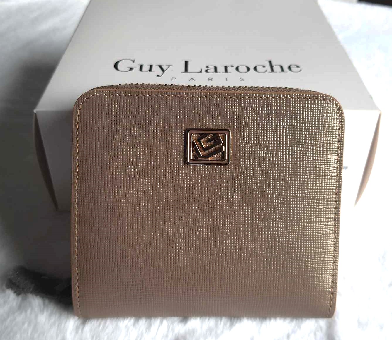 กระเป๋าสตางค์ Guy Laroche น้ำตาลทองเมทาลิก ใหม่ แท้
