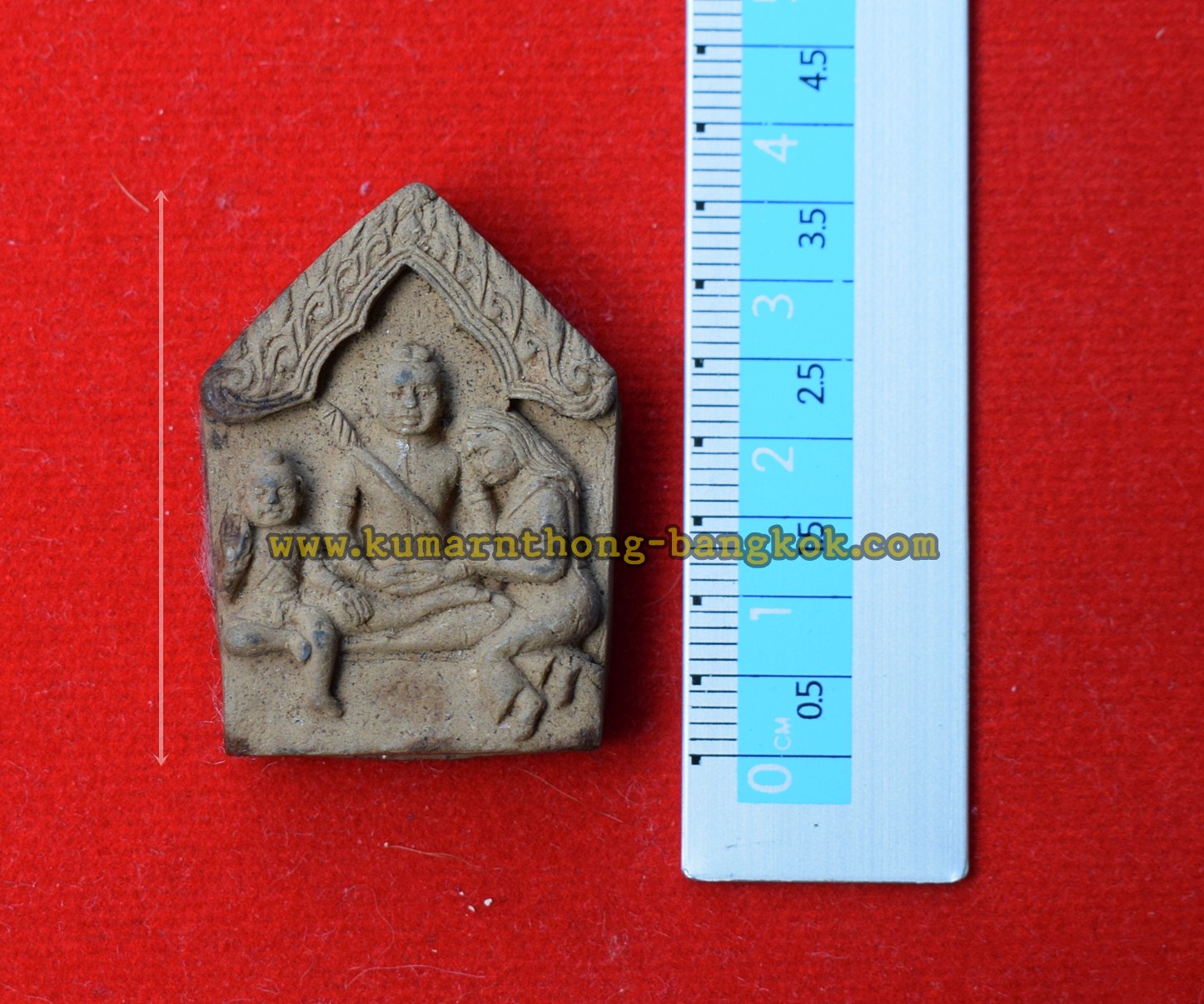 ขุนแผน แสนเสน่ห์หา หลวงพ่อสาย วัดนามวิจิตร (หลวงพ่อทราย ตะเคียนราม) จ.ศรีสะเกษ หลังอิ้นคู่ม้าเสพนาง เนื้อผง ขนาดห้อยคอ สูง 3.5ซม. กว้าง 2.5ซม. รุ่นแรก