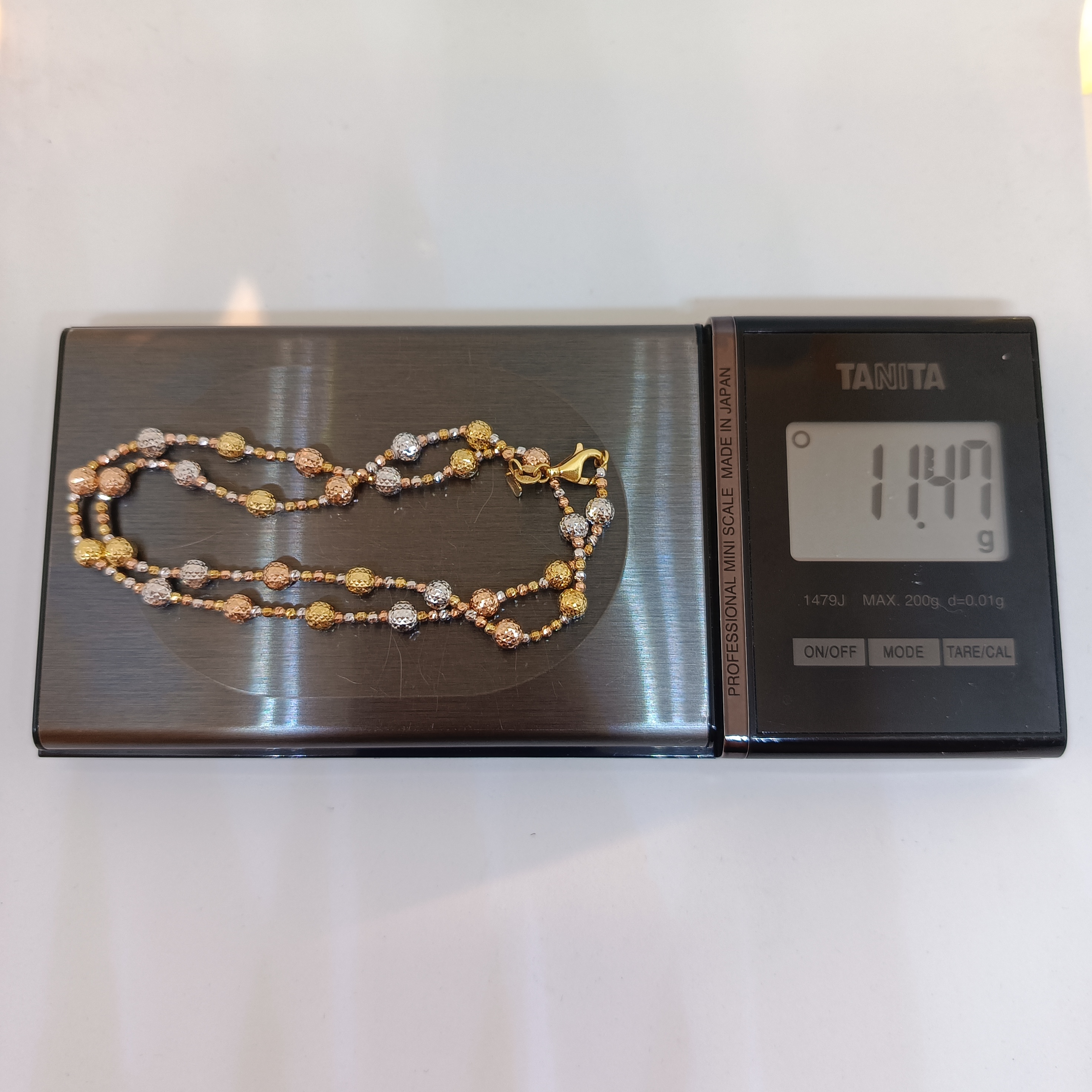 สร้อยคออิตาลี่ ลายเม็ดมะยมสลับเล็กใหญ่ เล่นไฟระยิบระยับ เหลี่ยมคมเพชร