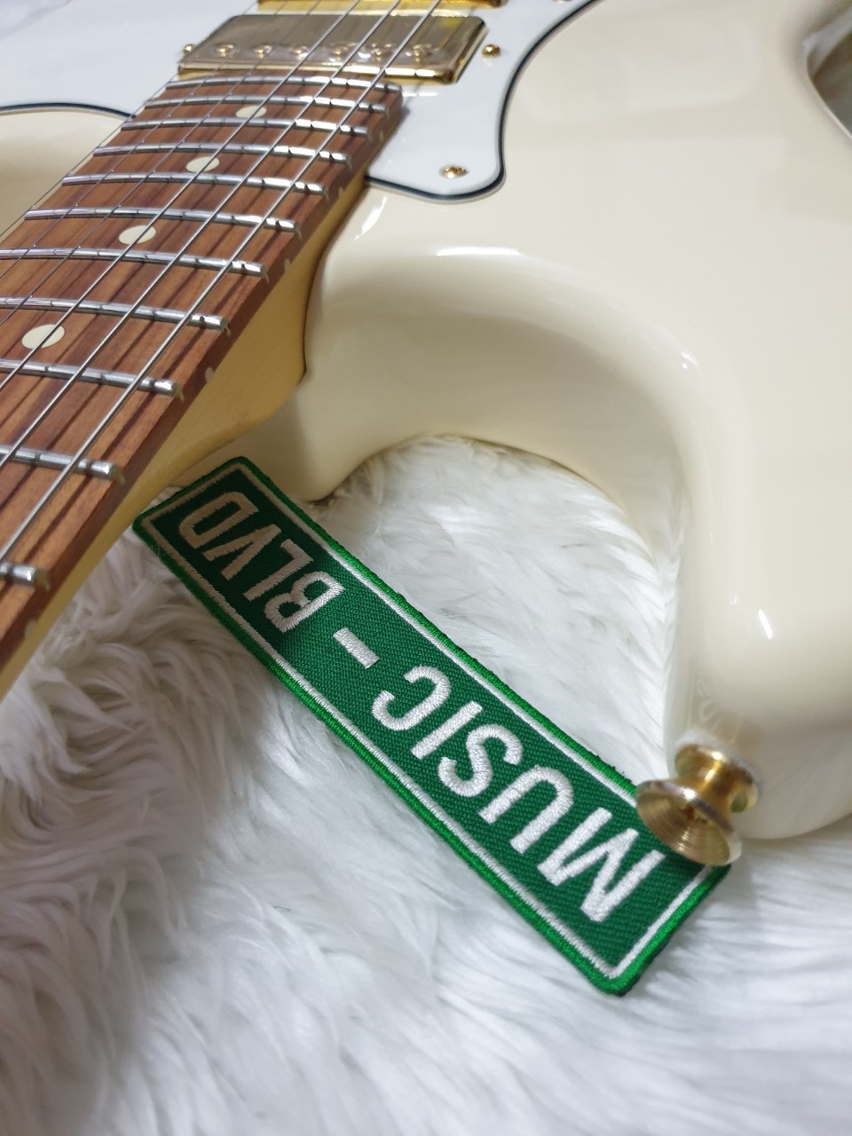 Fender Limited Mahogany Blacktop Stratocaster HHH - Olympic White w/ Gold Hardware