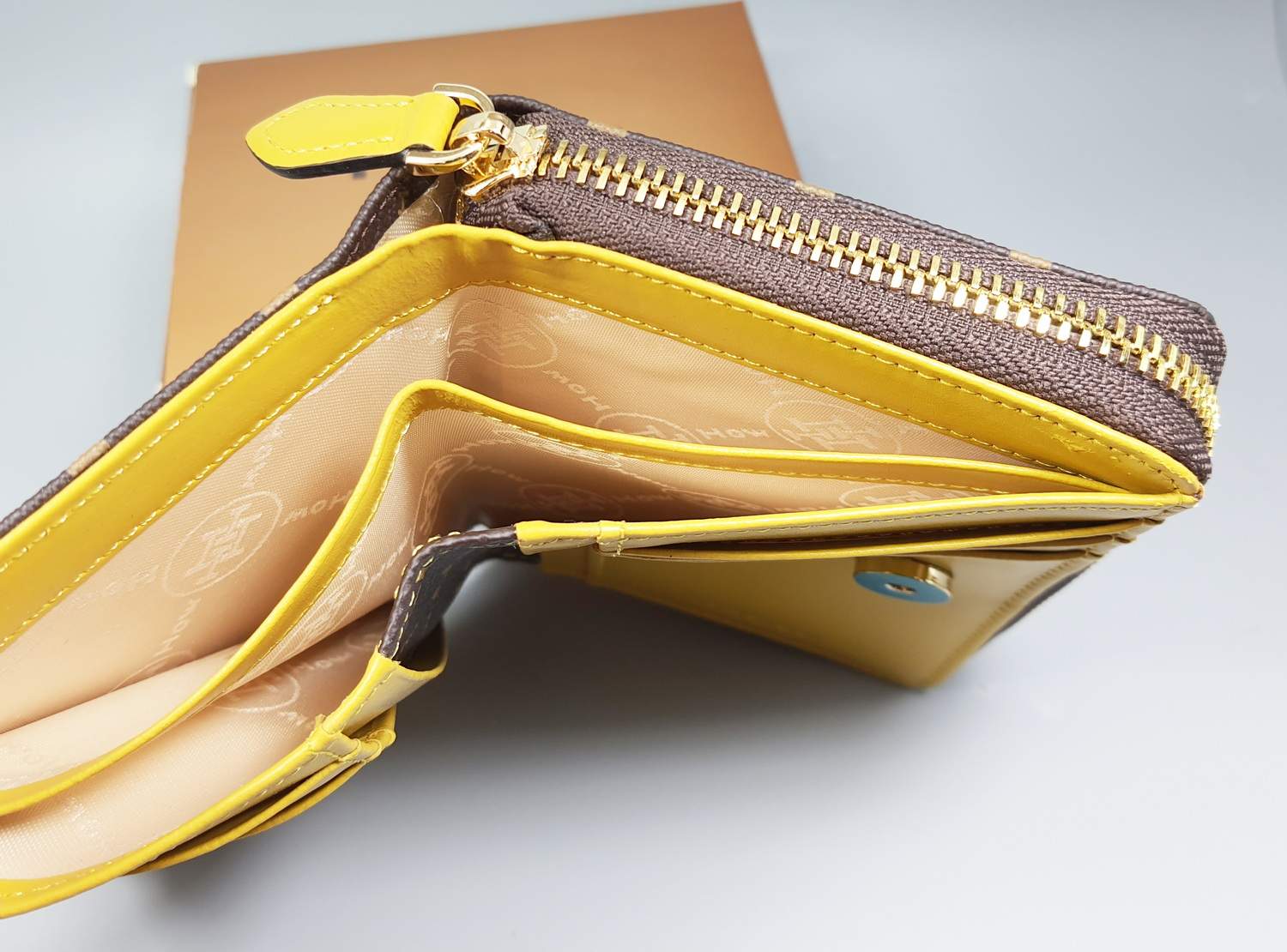 กระเป๋าสตางค์ HOW น้ำตาลไหม้ ใหม่ แท้