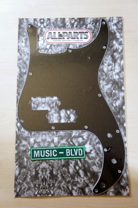 Allparts PG-0750-033 Black Pickguard for Precision Bass