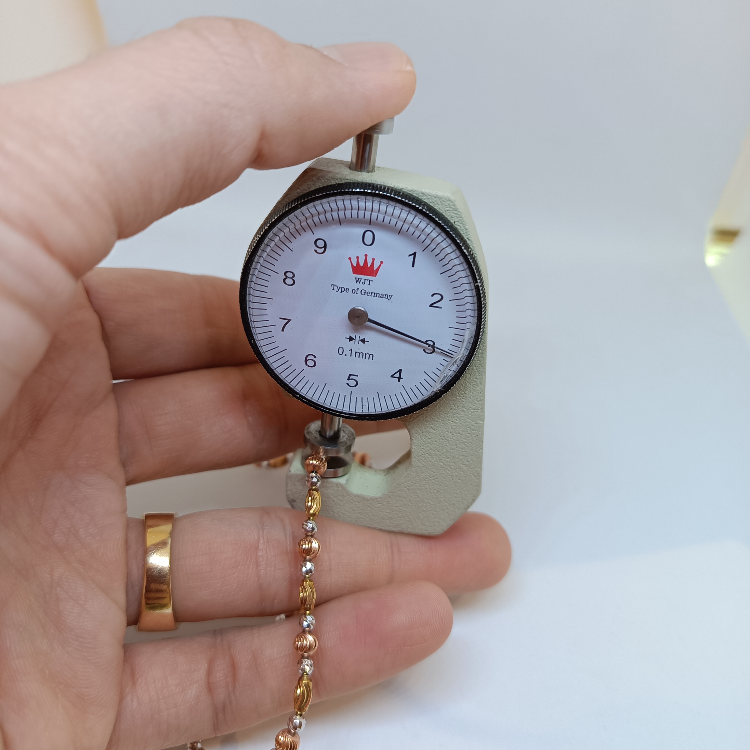 สร้อยคออิตาลี่ เป็นลวดลายแฟนซี เม็ดมะยมเหลี่ยมเพชรสลับกับไขปลาเหลี่ยมเพชร