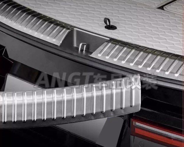 แผ่นกันกระแทกท้าย Hyundai SANTA FE Hybrid ฮุนได ซานตา เฟ่