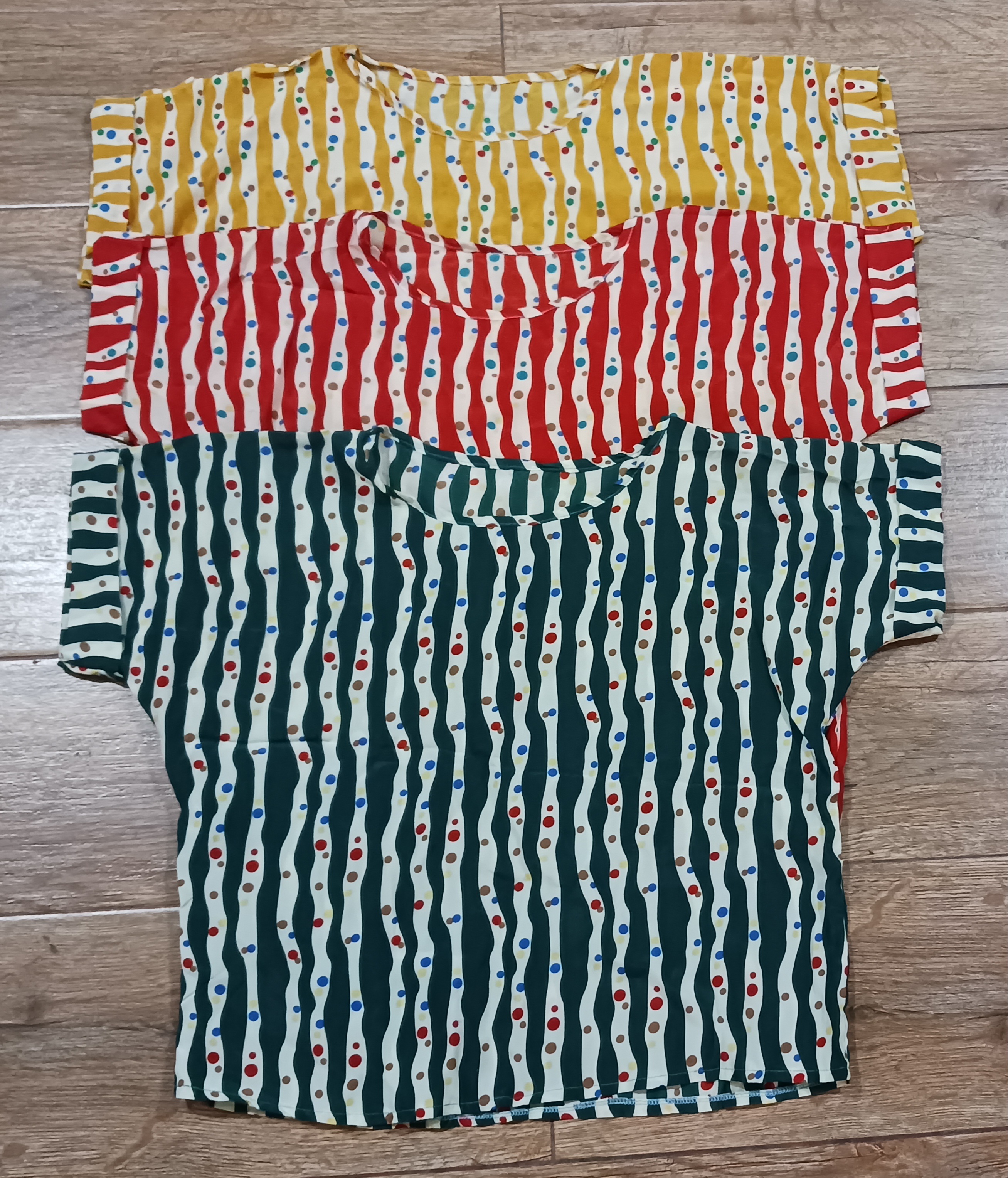 ขายเหมาสต็อก เสื้อมือ1คละแบบ