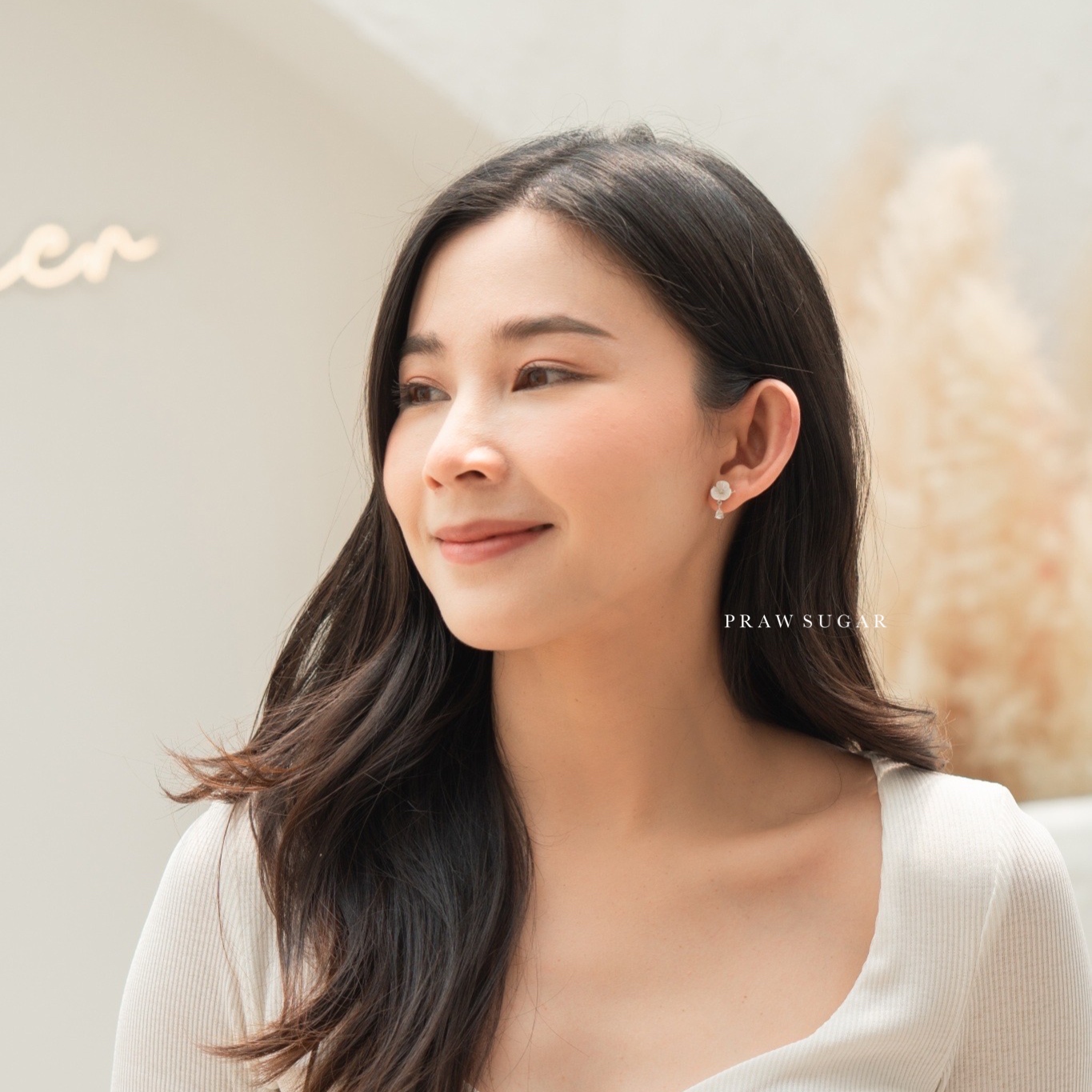 Mother of Pearl Flower Earrings - ต่างหูเปลือกหอยมุกทรงดอกไม้ (มี 3 สี)