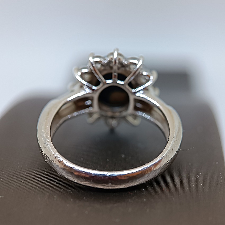 แหวนพลอยโอปอล์ล้อมเพชร พลอยโอปอล์เนื้อสีสวยมากๆครับ ของแท้หาพบได้ยาก สำหรับสุภาพสตรีครับ