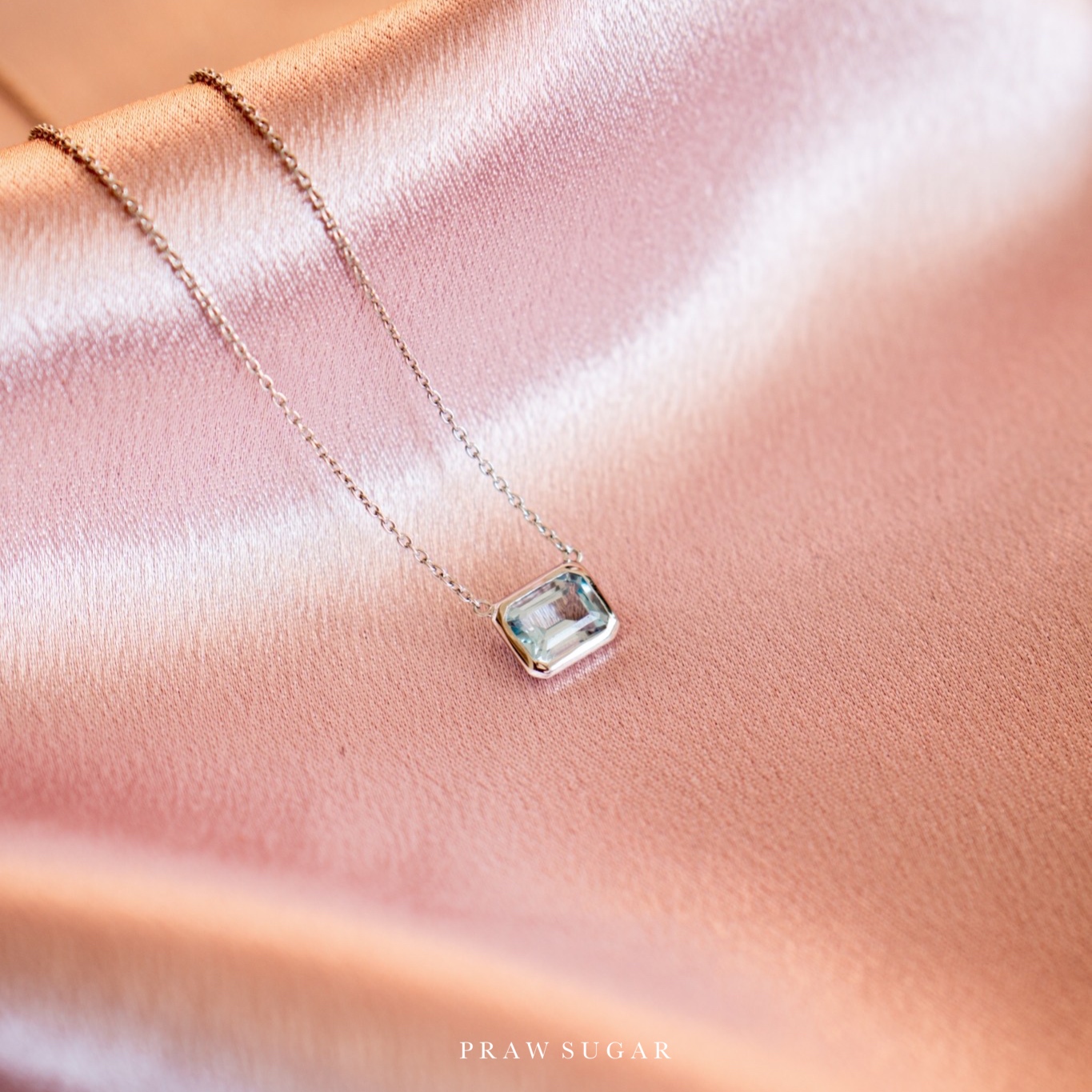 Blue Topaz Baguette Gemstone Necklace - สร้อยคอจี้บลูโทพาซทรงสี่เหลี่ยม (เรือนสร้อยเงินแท้)(มี 2 สี)