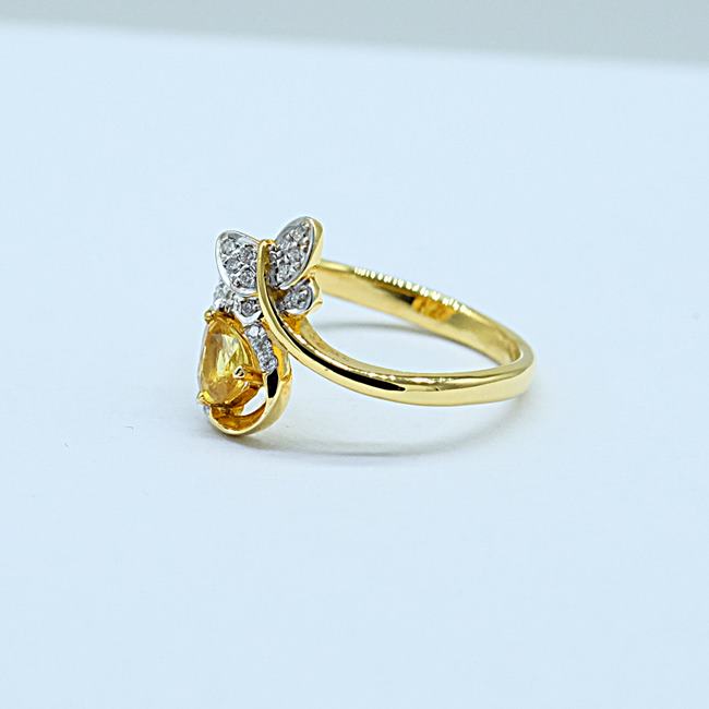 แหวนพลอยบุษราคัมล้อมเพชรทรงผีเสื้อและดอกไม้