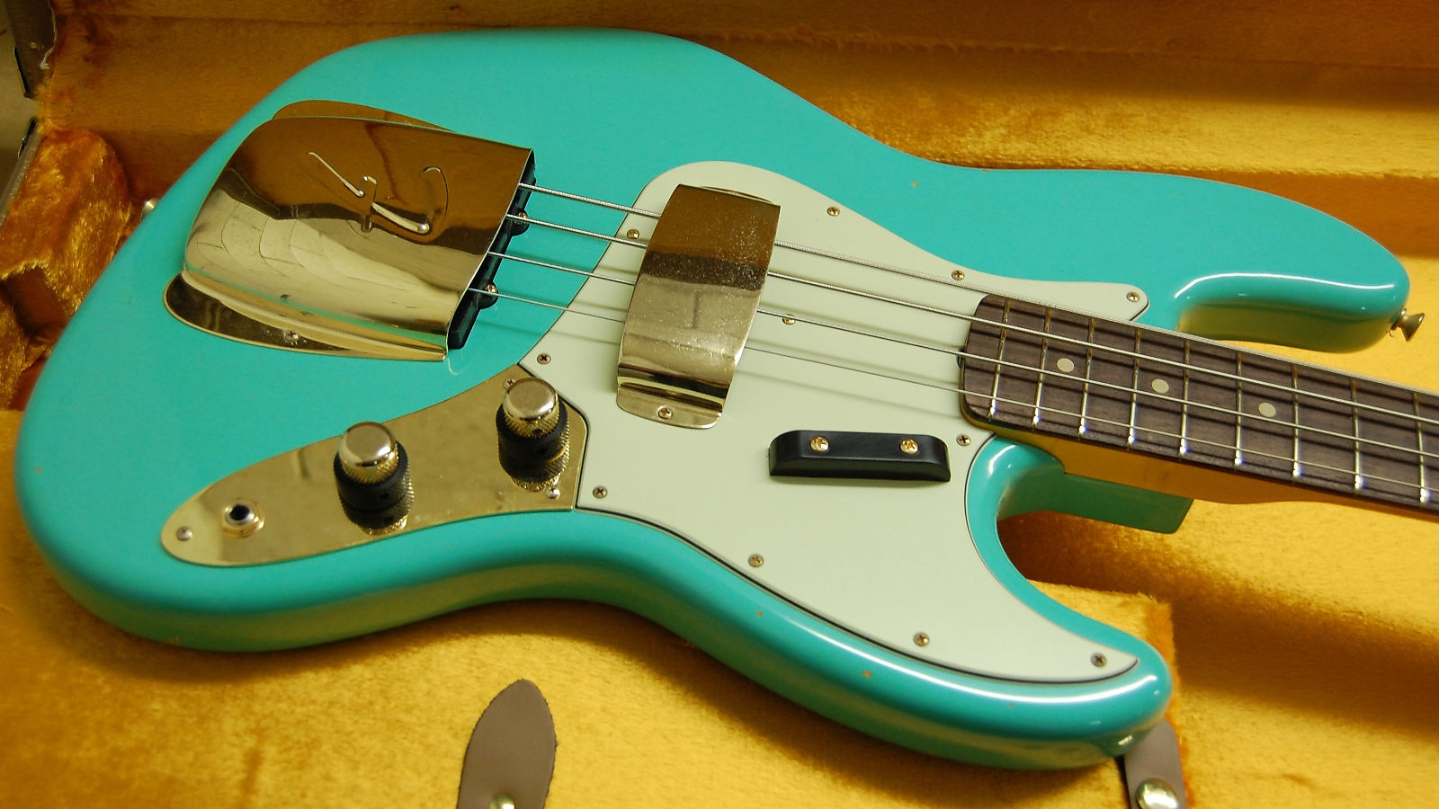 Fender Custom Shop 60 Jazz Bass Relic 2016 Aged Seafoam Green Matching Peg Head Gold Hardware Birdseye Neck