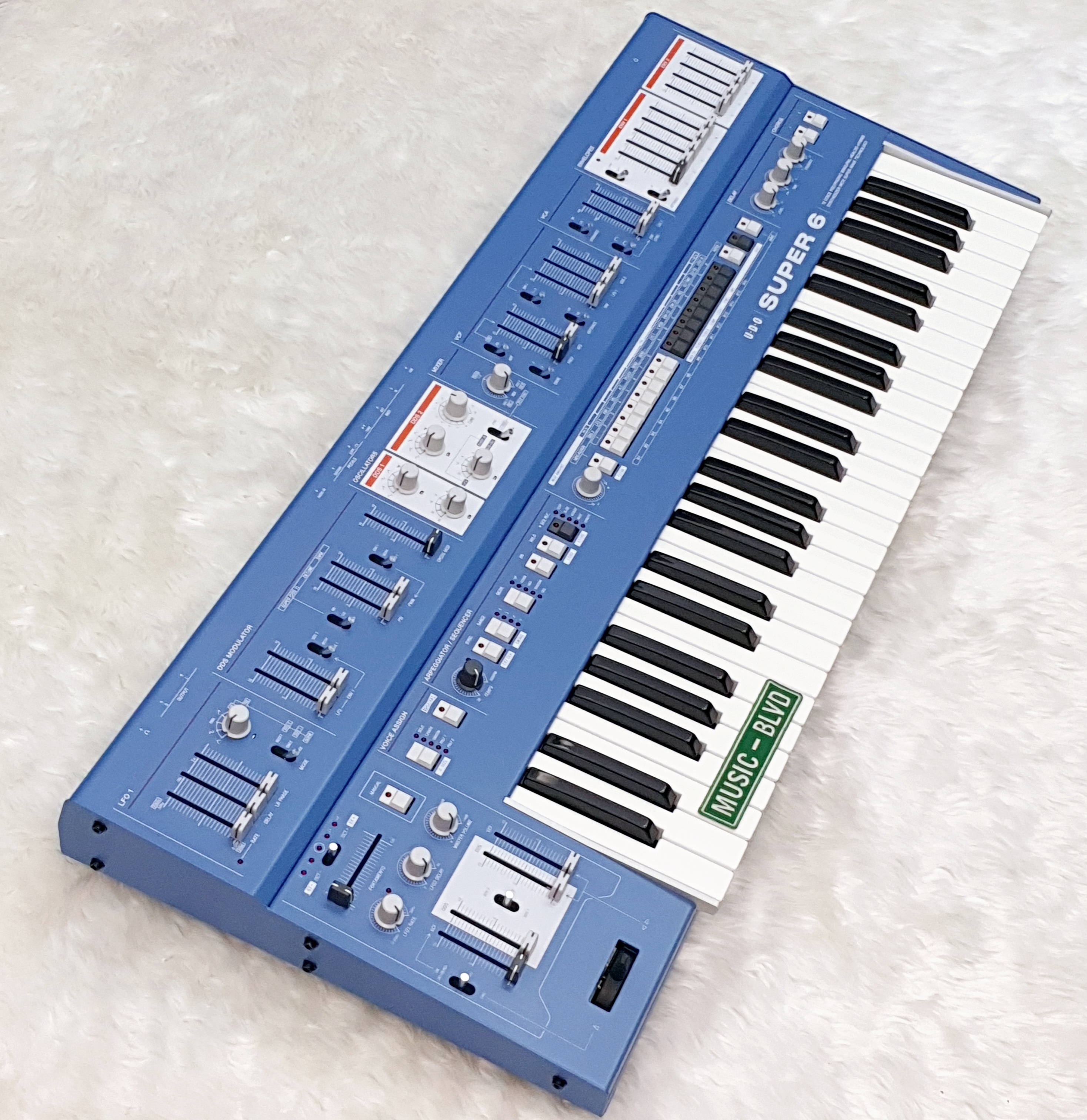 UDO Super 6 Hybrid Polysynth